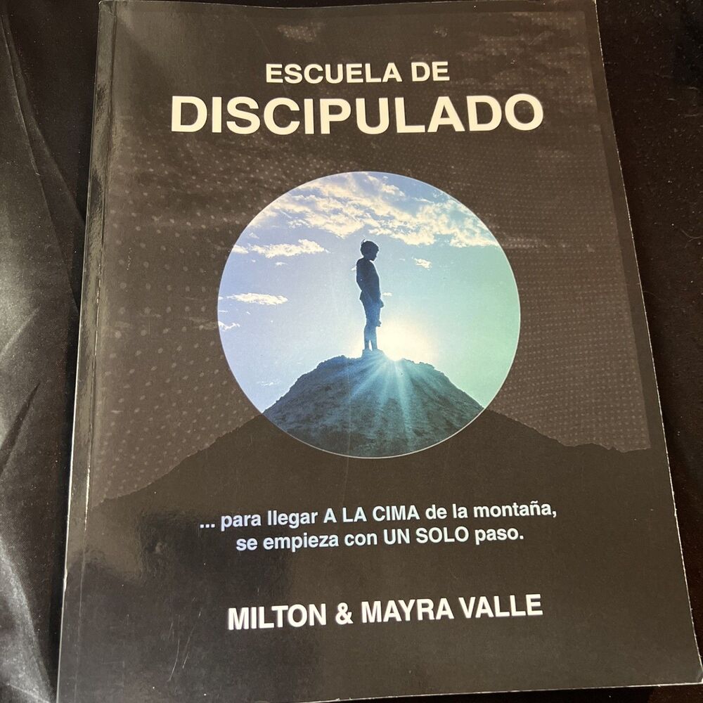 Escuela de Discipulado by Mayra Valle (Spanish) Paperback Book